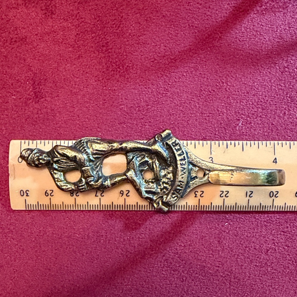 Set of 4 antique brass hooks  - Charles Dickens characters. - Picture 8 of 14